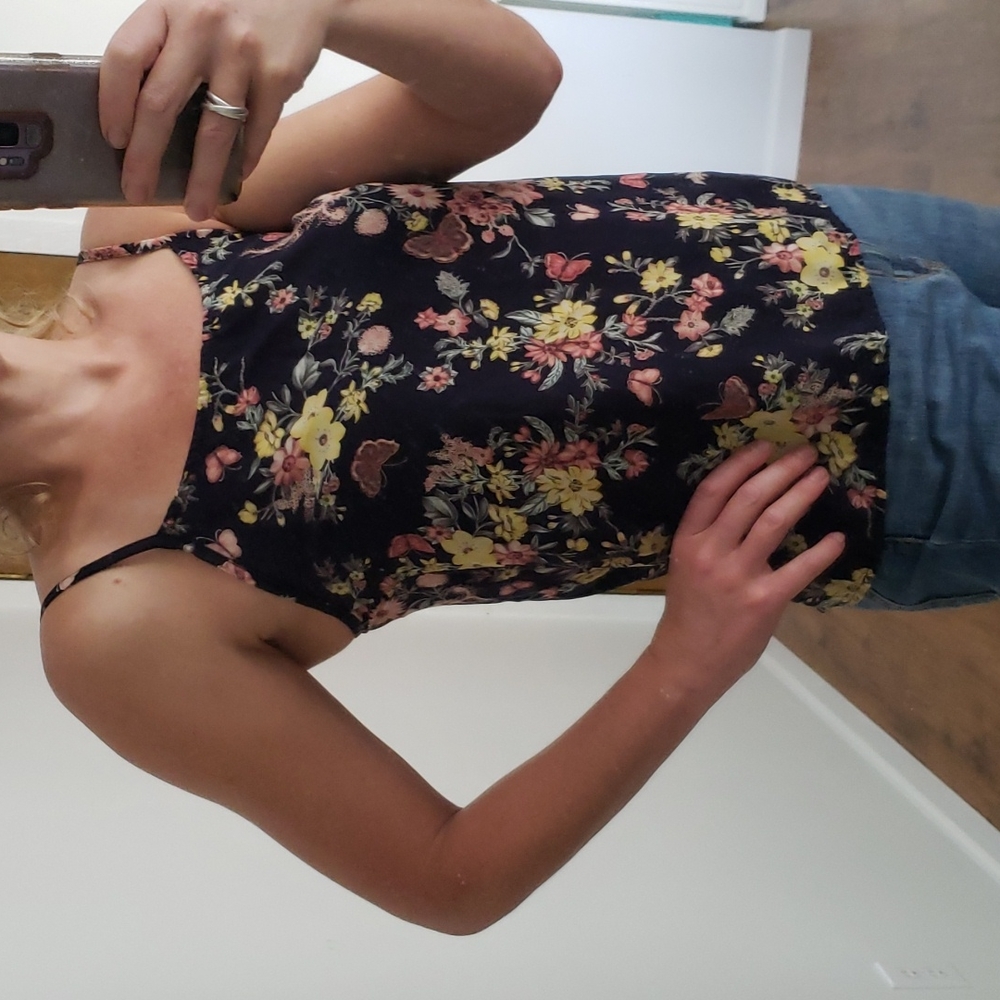 🖤 3/$15 Butterfly Top, Size Small - Picture 3 of 9